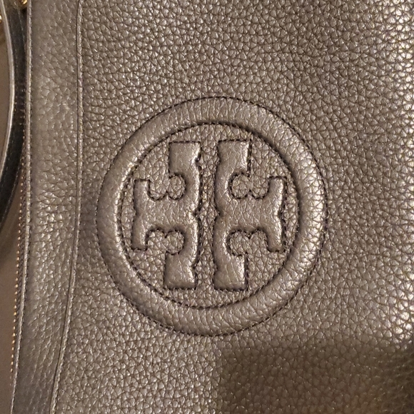 SOLD!!! TORY BURCH Bombe Chain Crossbody - Picture 3 of 9